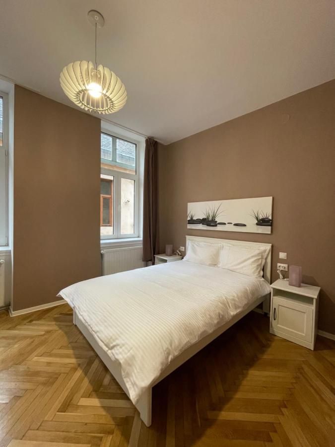 Schei Central Studios In The Heart Of Brasov Ngoại thất bức ảnh
