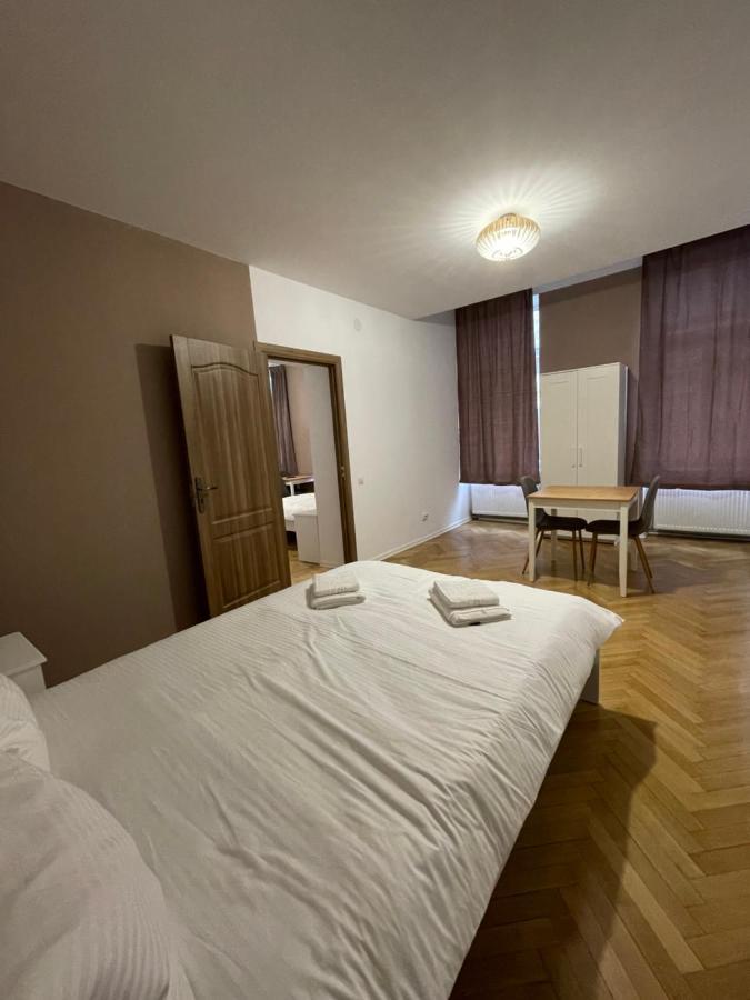 Schei Central Studios In The Heart Of Brasov Ngoại thất bức ảnh